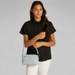 Calvin Klein Schultertaschen<CK Mixmedia Schultertasche 21.5 cm grey