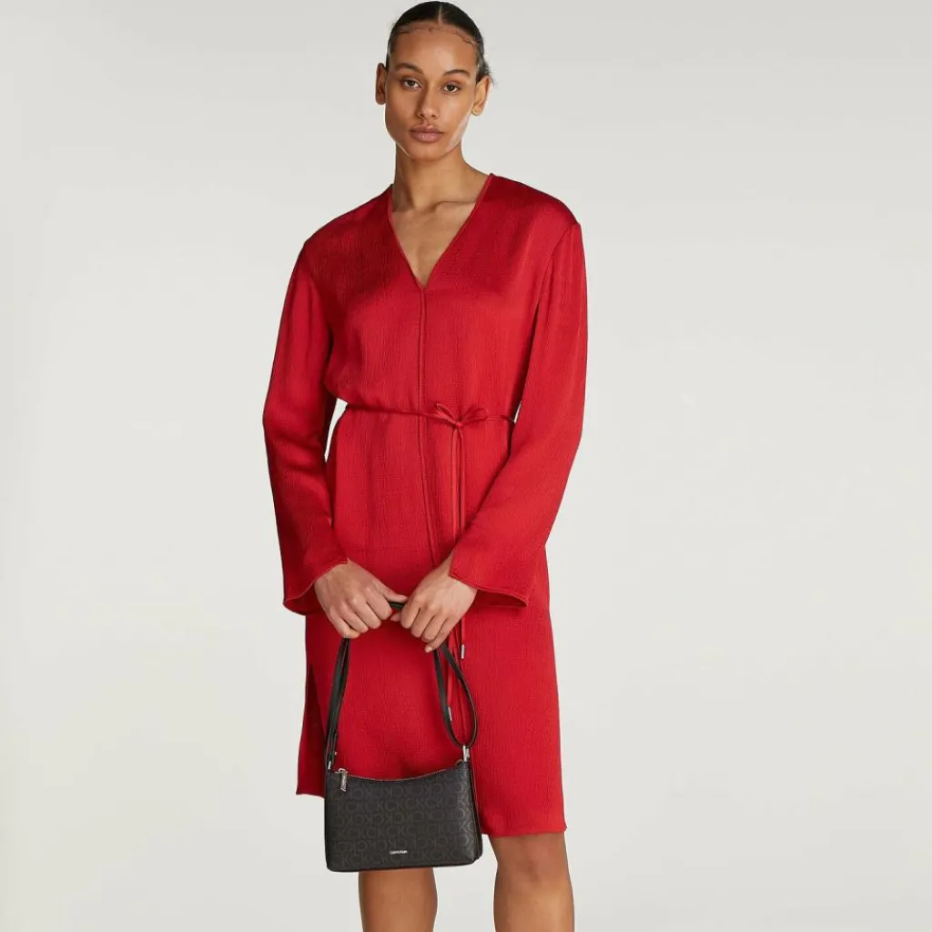 Online Calvin Klein Ck Must Schultertasche 22.5 cm black monogram