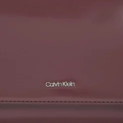 Calvin Klein Schultertaschen<CK Must Schultertasche 27 cm purple