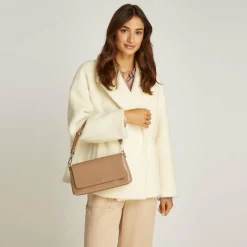 Outlet Calvin Klein CK Must Schultertasche 28 cm beige