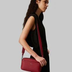 Calvin Klein Schultertaschen<CK Must Schultertasche 21.5 cm biking red