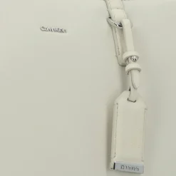 Calvin Klein Henkeltaschen|Schultertaschen<CK Must Schultertasche 39 cm ecru