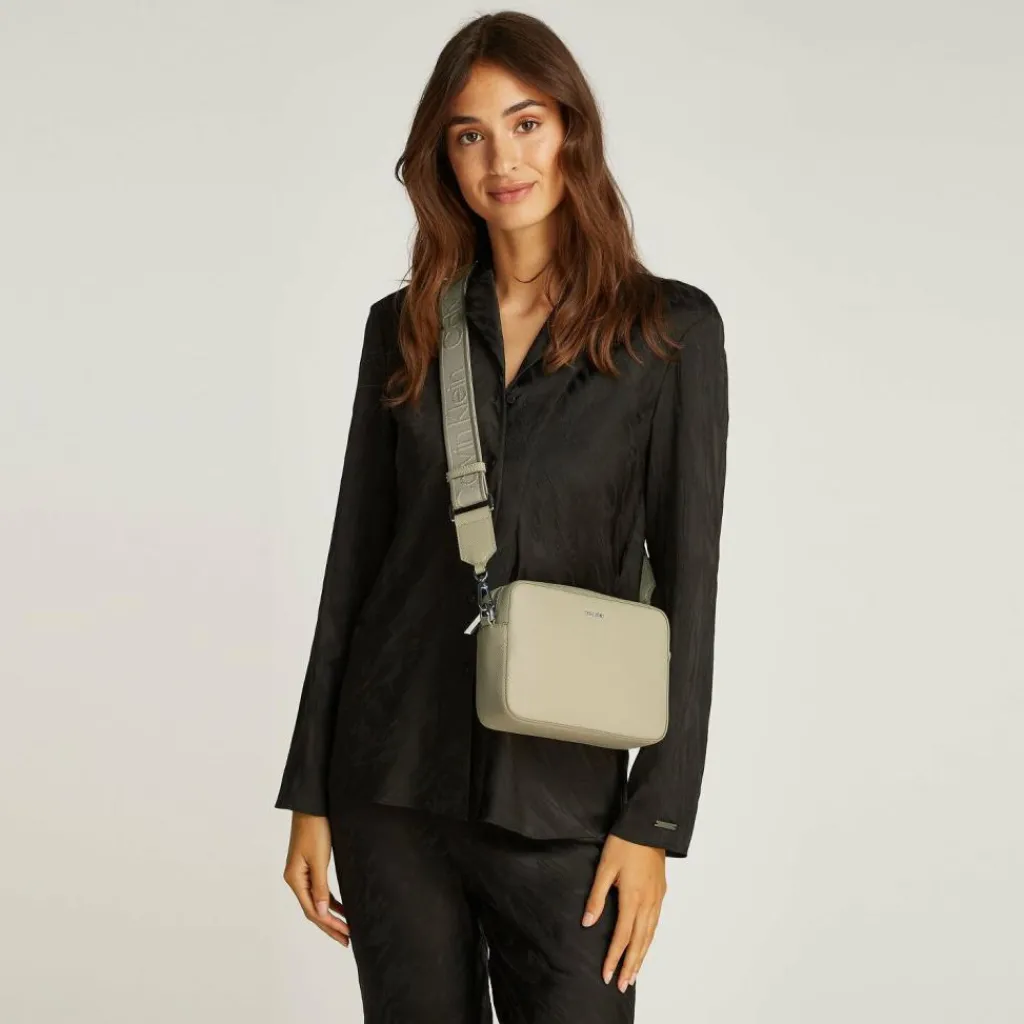 Calvin Klein Umhängetaschen<CK Must Umhängetasche 21.5 cm green