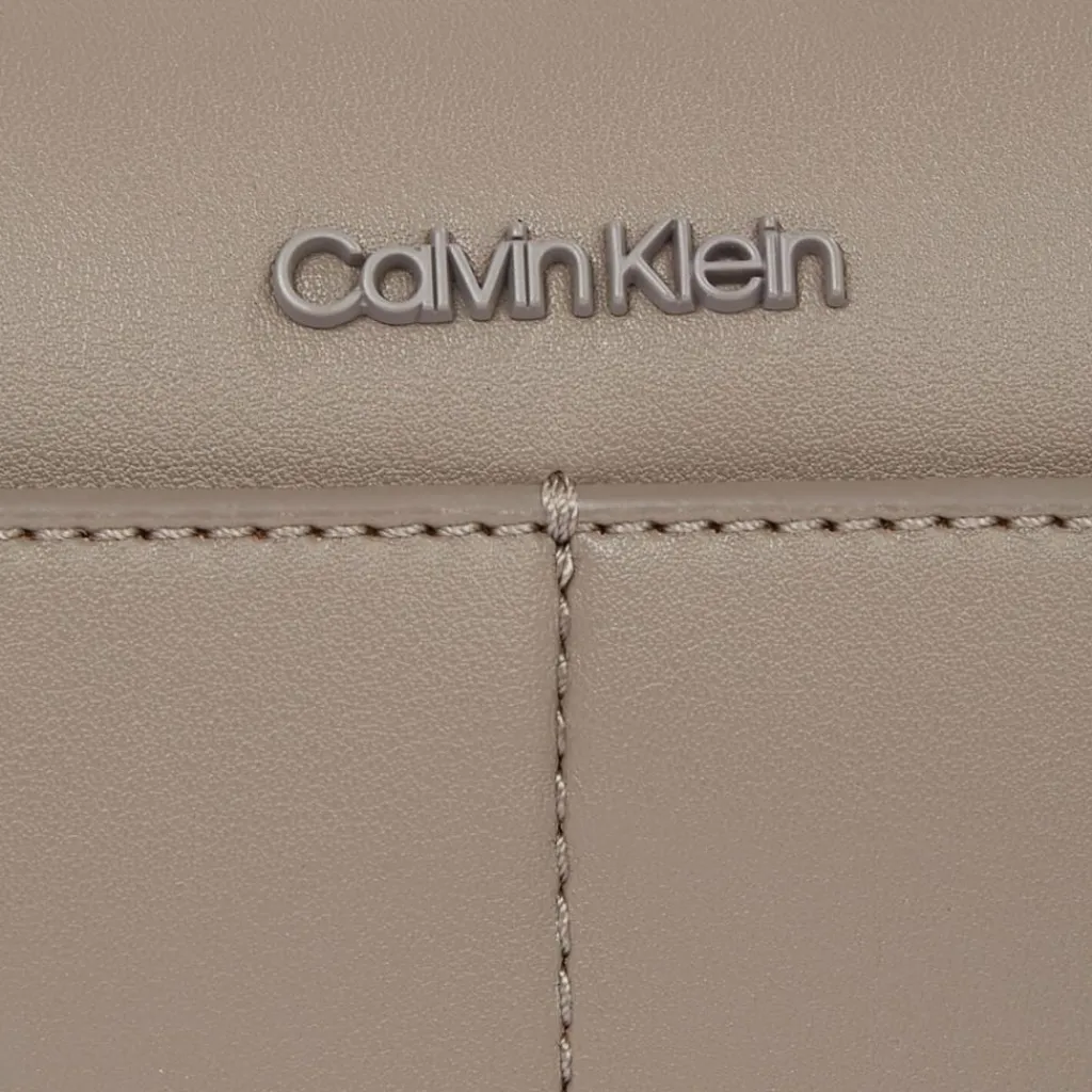 Calvin Klein Clean Essential Umhängetasche 20 cm