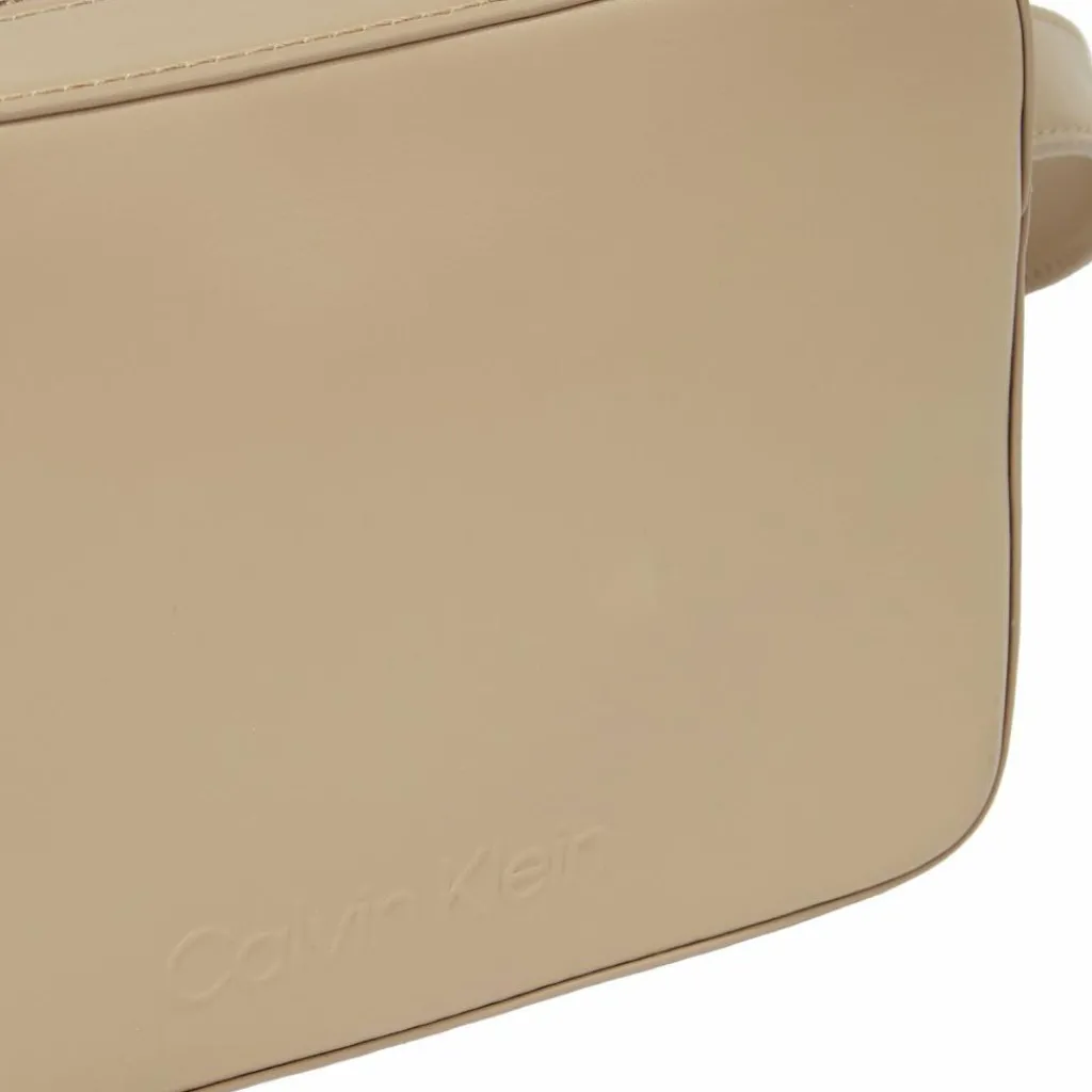 Calvin Klein Umhängetaschen<Embossed Umhängetasche 22.5 cm brown