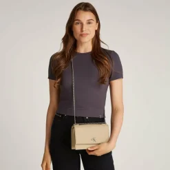 Calvin Klein Jeans Minimal Monogram Umhängetasche 21 cm