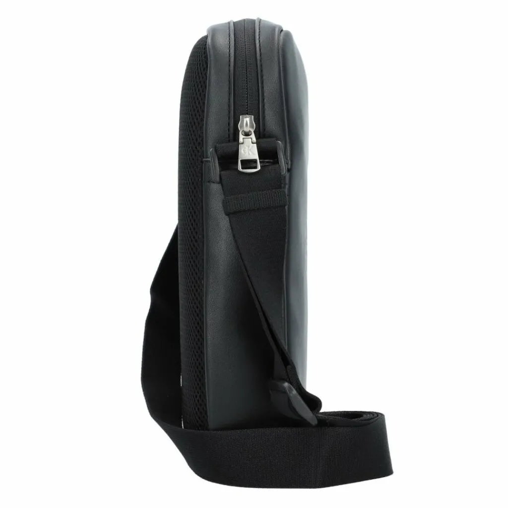 New Calvin Klein Jeans Monogram Umhängetasche 22 cm black