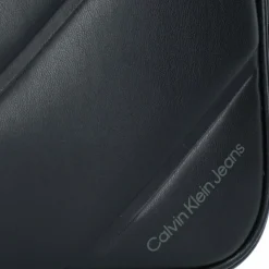 New Calvin Klein Jeans Quilted Umhängetasche 19.5 cm black