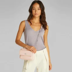 Calvin Klein Umhängetaschen<Re-Lock Umhängetasche 21 cm pink