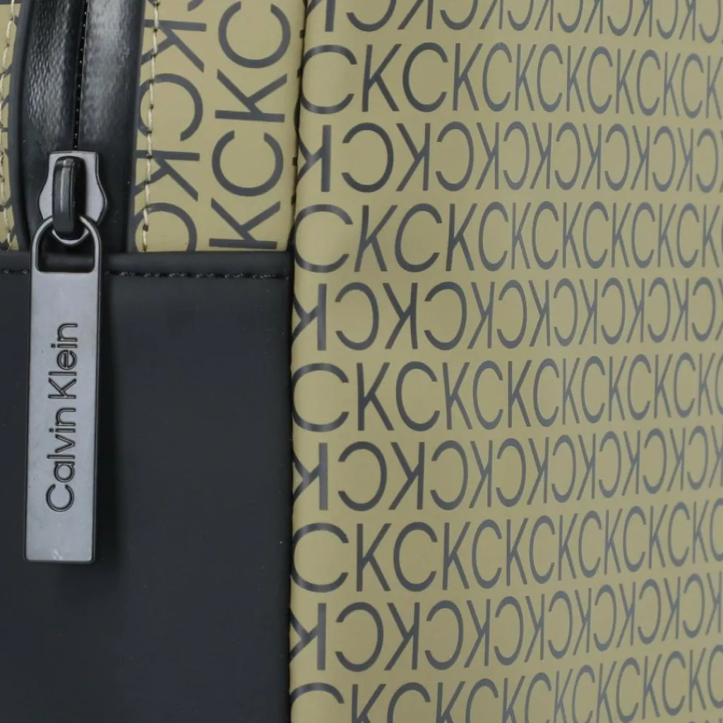 Calvin Klein Rubberized Conv Umhängetasche 18 cm delta green mono