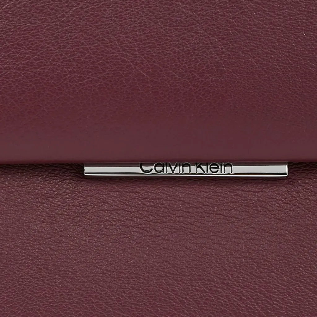 Calvin Klein Schultertasche 30 cm oxblood