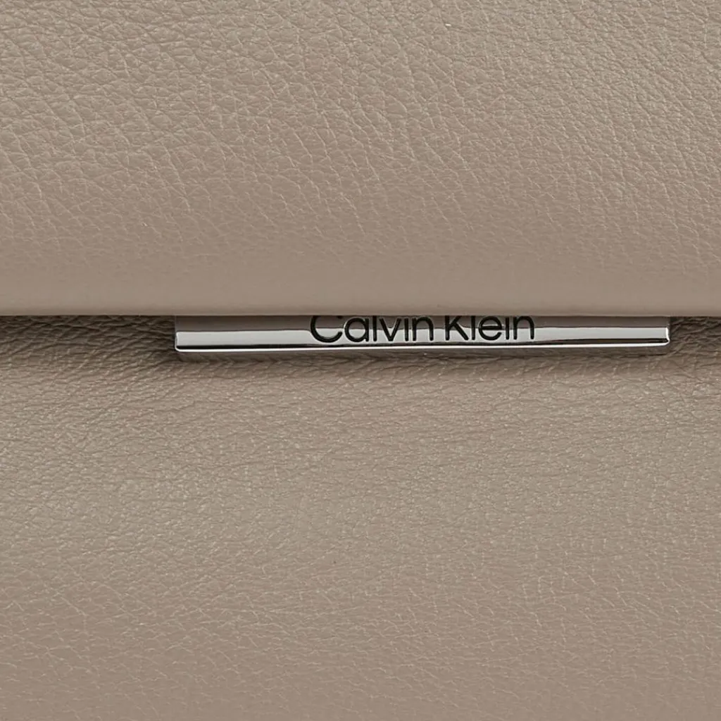 Clearance Calvin Klein Schultertasche 30 cm cinder