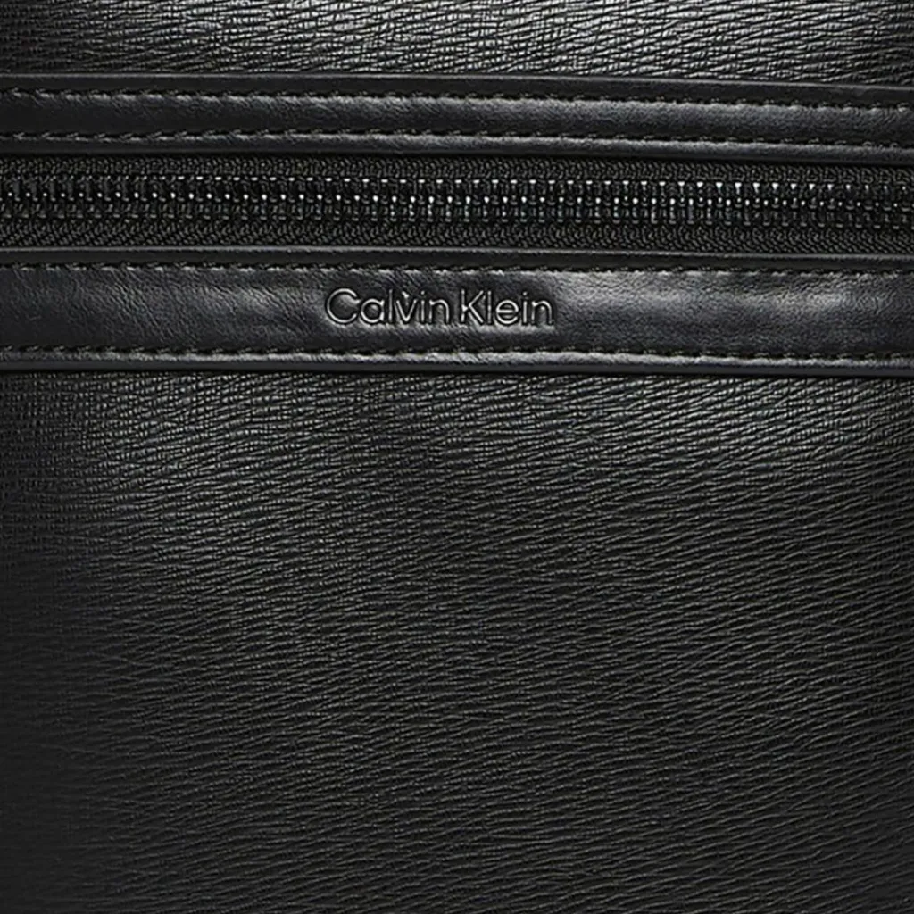 Discount Calvin Klein Zip Umhängetasche 20 cm black