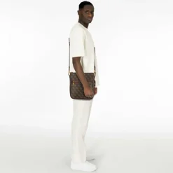 Discount Guess Milano Umhängetasche 22 cm brown-ochre