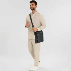 Guess Umhängetaschen<Milano Umhängetasche 21 cm black