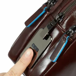 Piquadro Blue Square Umhängetasche Leder 23 cm