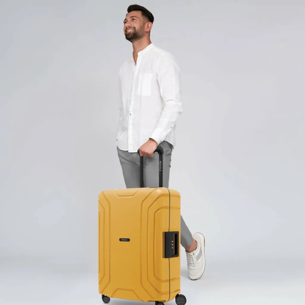 Clearance Redolz Essentials 15 4-Rollen Trolley 65 cm mit Dreipunkt-Verschluss dark yellow