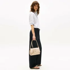 Tommy Hilfiger Schultertaschen<Soft Leather Schultertasche Leder 27 cm clayed pebble